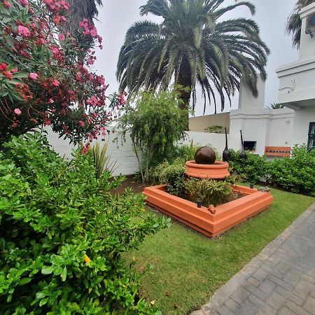 Langholm Hotel Walvis Bay Bagian luar foto