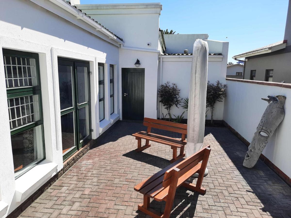 Langholm Hotel Walvis Bay Bagian luar foto
