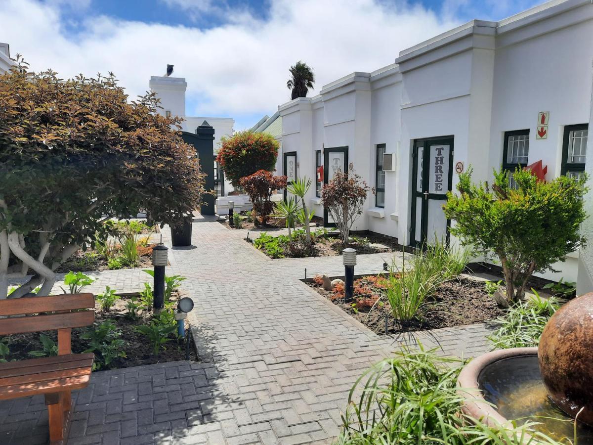 Langholm Hotel Walvis Bay Bagian luar foto