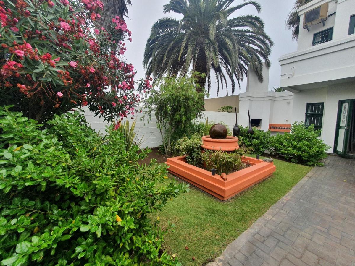 Langholm Hotel Walvis Bay Bagian luar foto