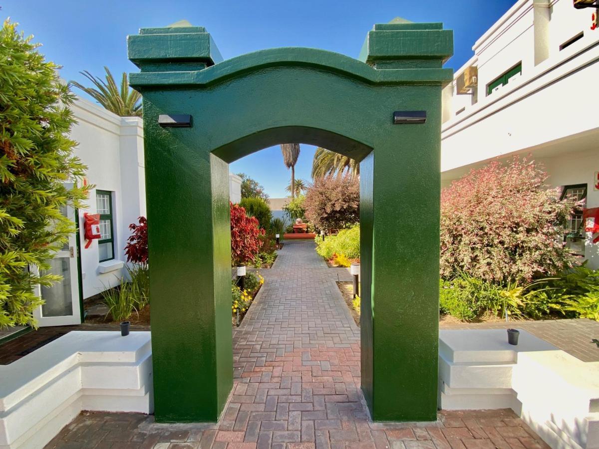 Langholm Hotel Walvis Bay Bagian luar foto