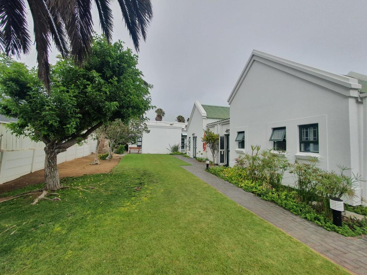 Langholm Hotel Walvis Bay Bagian luar foto