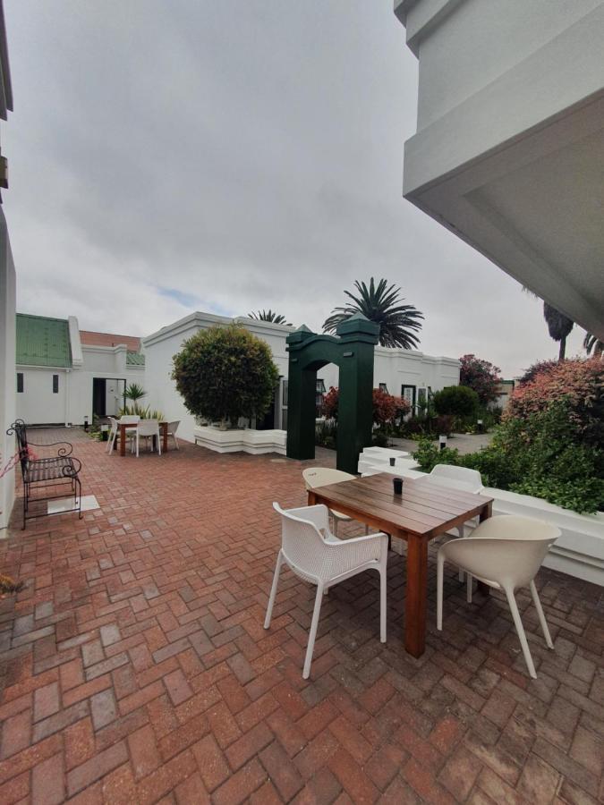 Langholm Hotel Walvis Bay Bagian luar foto