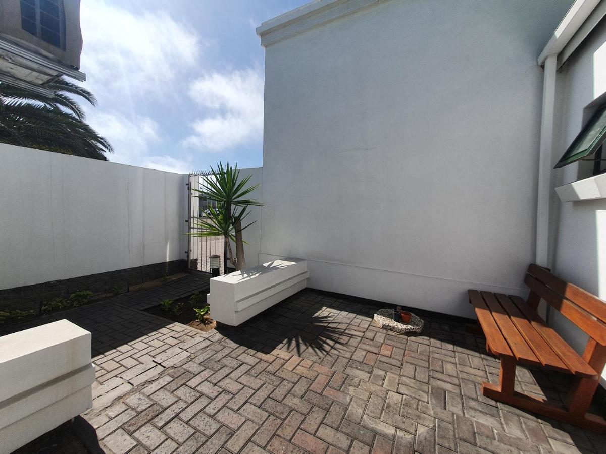 Langholm Hotel Walvis Bay Bagian luar foto